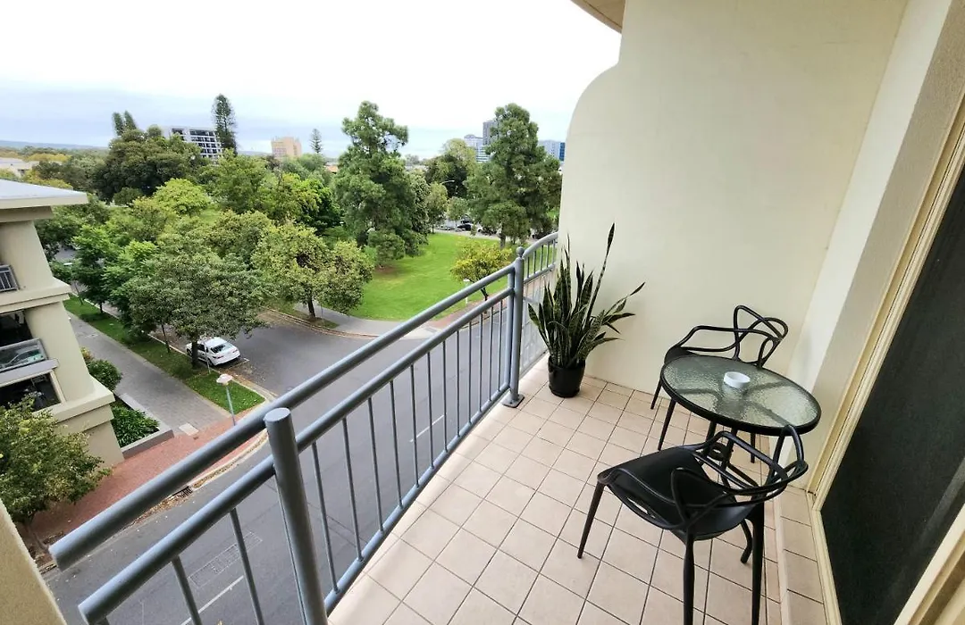 Spacious 4 Bedroom And 2 Bathrooms City Apartment-1