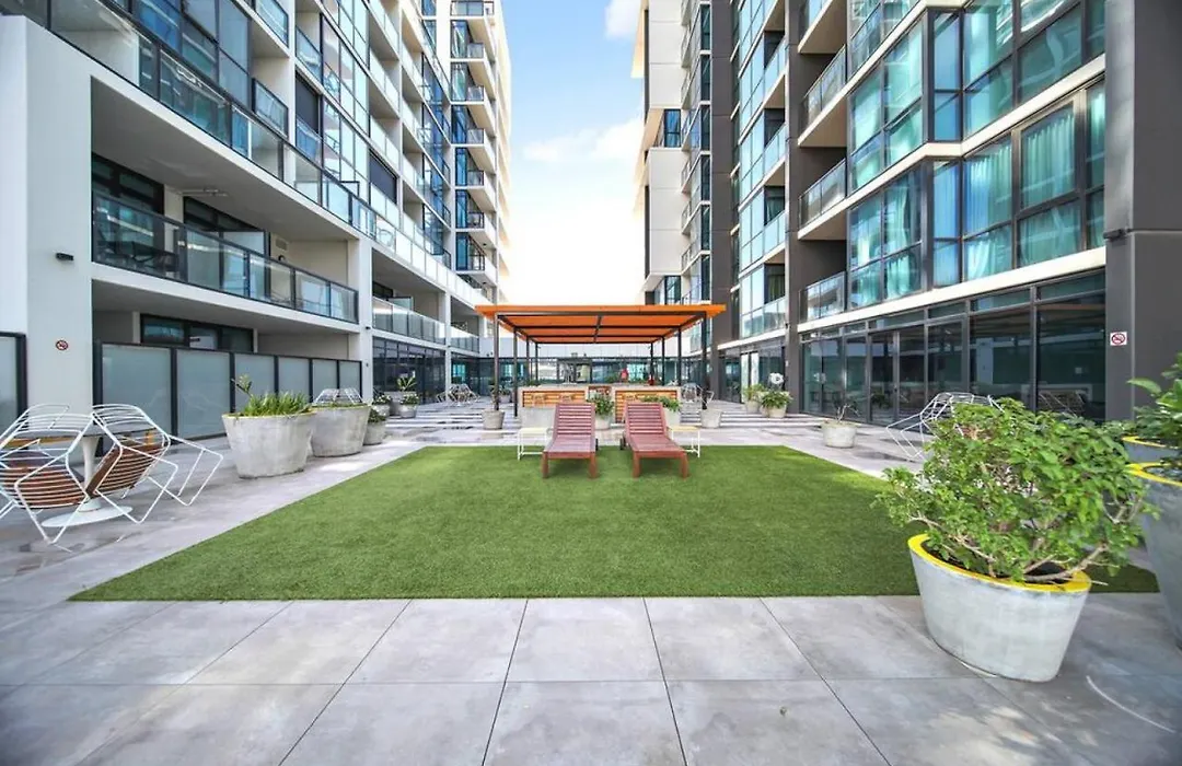 Modern 2Br Townhouse In Adelaide Cbd With Pool-Gym-Bbq-1