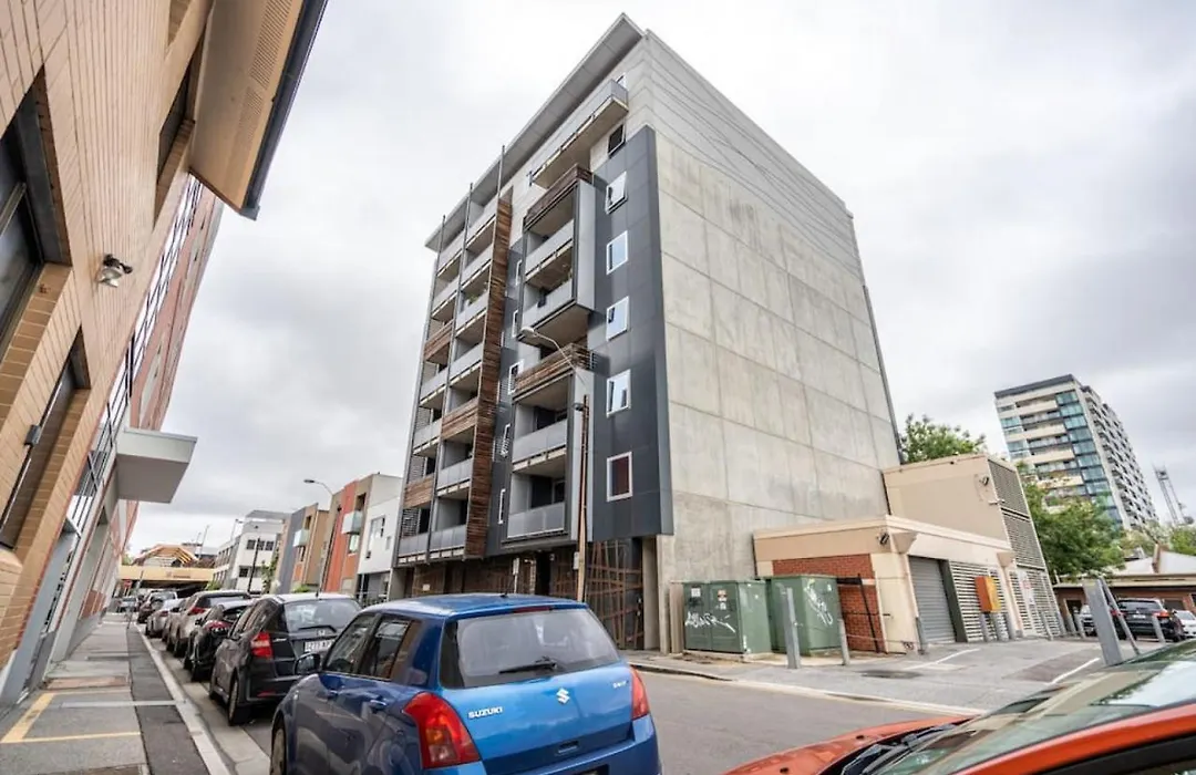 Huttside - Comfortable Cbd Stay Near Parklands-1