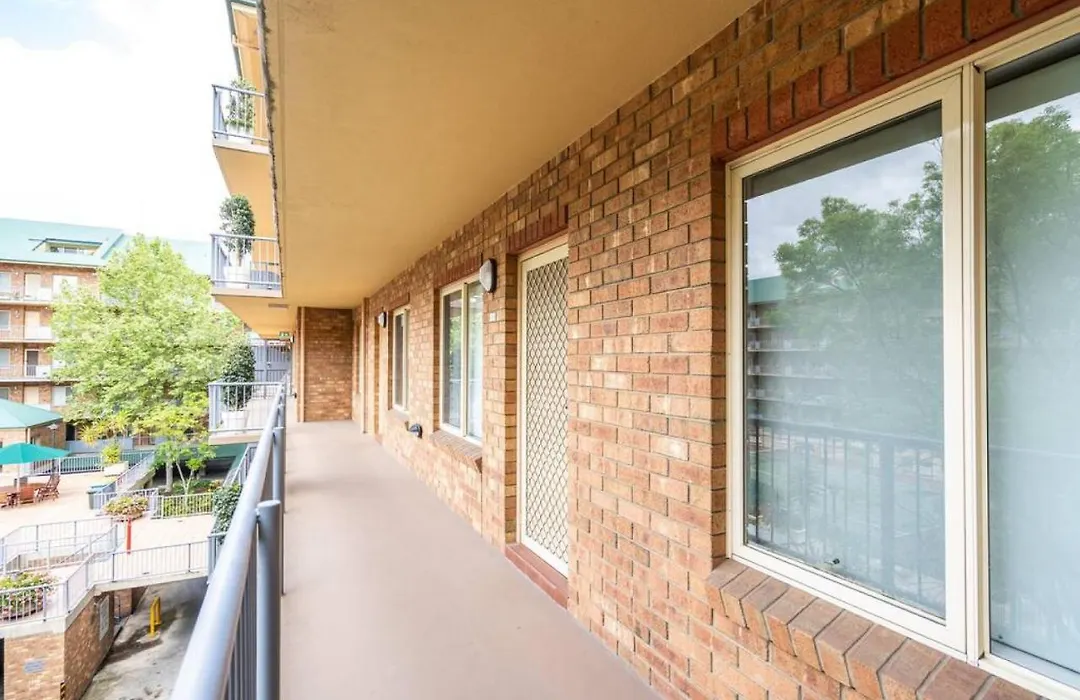 Sage On Bewes - Relaxed Cbd Base With Tennis Court-1