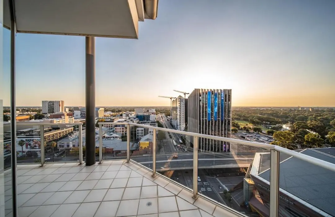 The Views Penthouse - Cityscape & Parkland Scenery-1