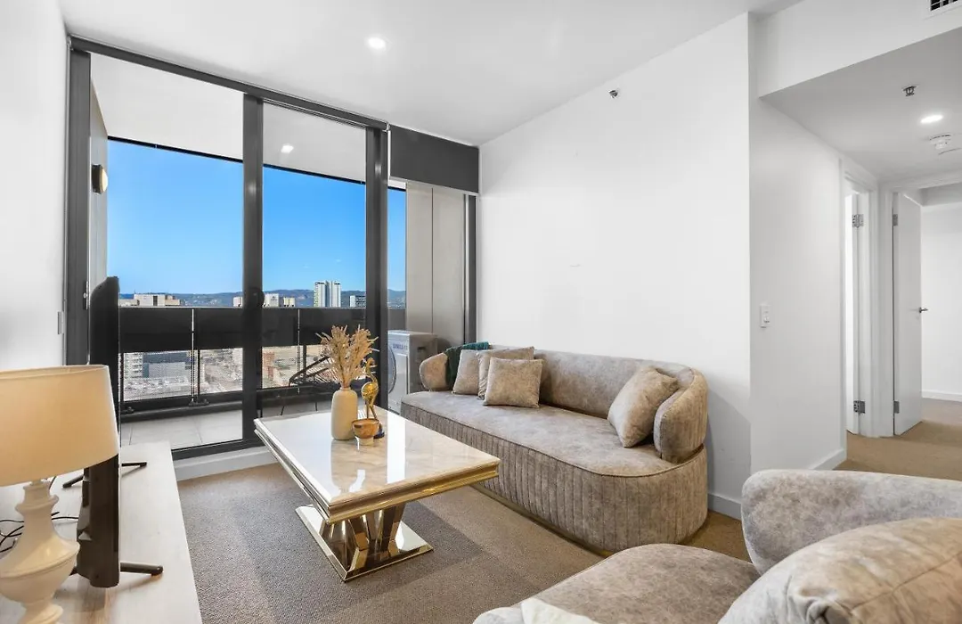 Skyline Luxury Retreat: Gym, Pool & Cinema-1