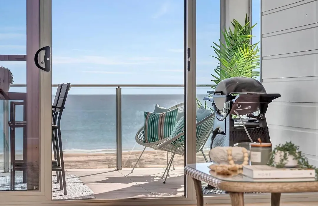 Hamptons-Inspired Waterfront Living On Moana Beach-1