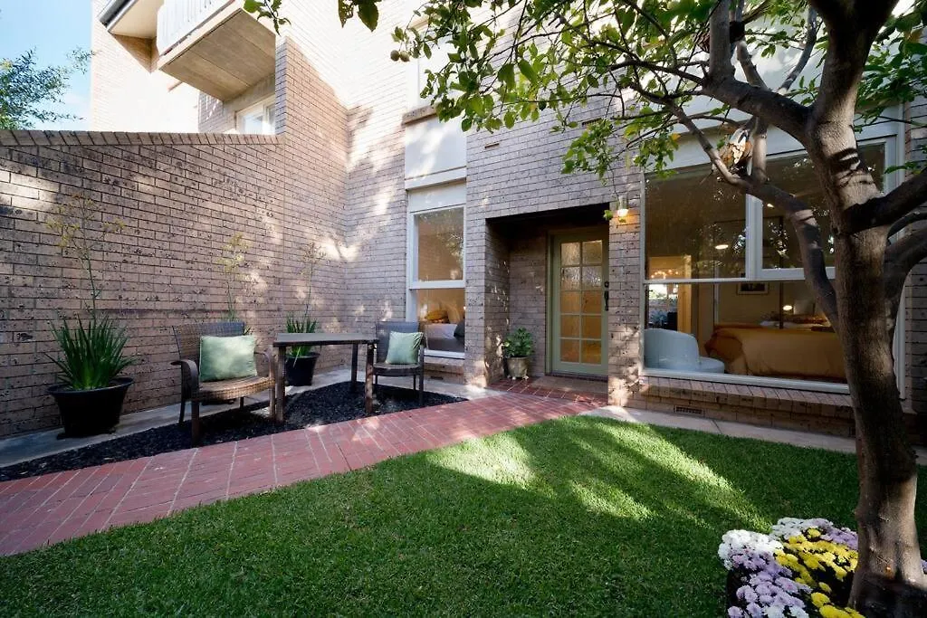 Honeyeater Hidden Gem - Stylish Courtyard In The Cbd-1