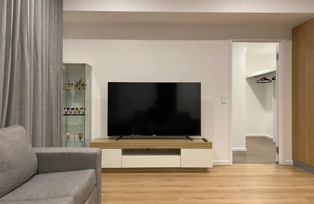 Luxury 3 Bedroom Apt With Pool-Gym-Sauna-Steam Room-1