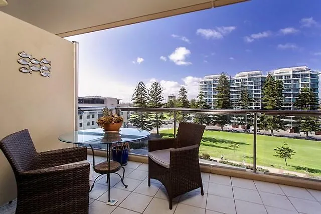 Glenelg Holiday Apartments-Pier Direct Beach Front Free Parking-1