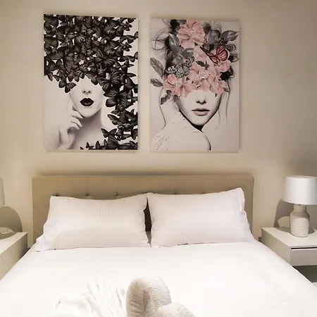 Queen Bed Luxury Parisian Paradise With Amazing City Views & Gym-2