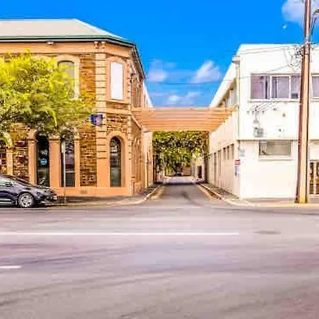 Studio 431/247 Gouger St Ex Hotel Room In City-3