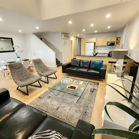 Spacious 4 Bedroom And 2 Bathrooms City Apartment-3