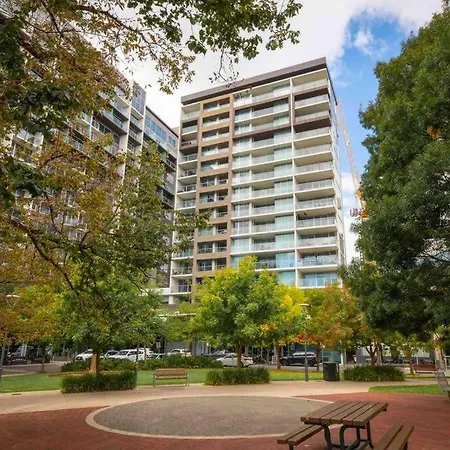 City Apartment, Pool & Carpark-2