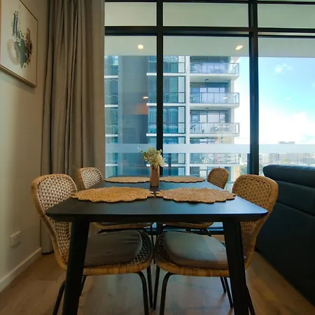 Contemporary 3Br Paradise On Franklin Street-3