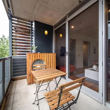 Huttside - Comfortable Cbd Stay Near Parklands-2