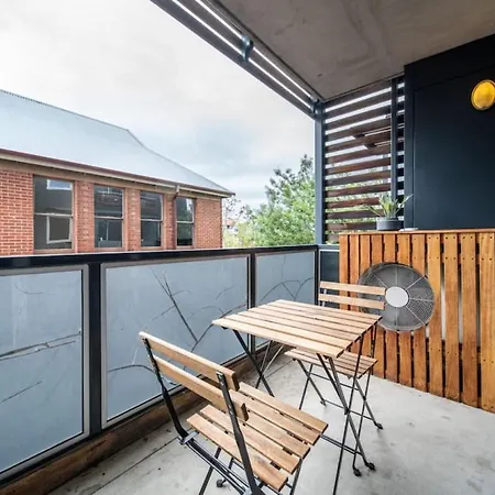 Huttside - Comfortable Cbd Stay Near Parklands-3
