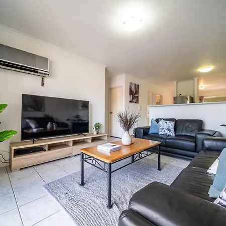 Sage On Bewes - Relaxed Cbd Base With Tennis Court-2