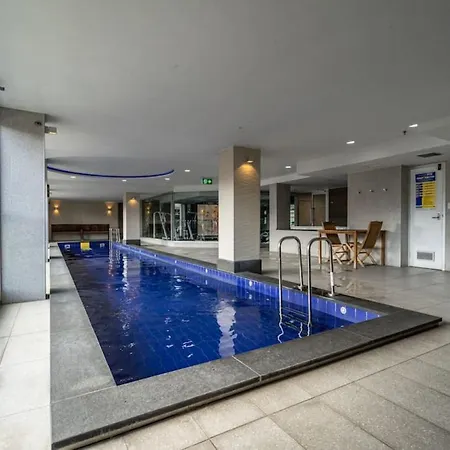 The North Star - Modern Cbd Escape With Pool & Sauna-3