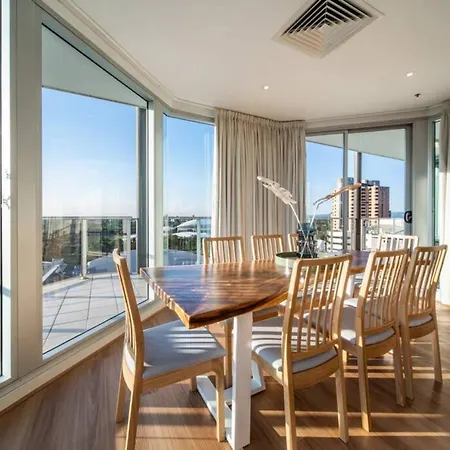 The Views Penthouse - Cityscape & Parkland Scenery-3
