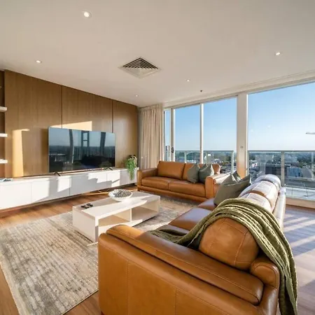 The Views Penthouse - Cityscape & Parkland Scenery-2