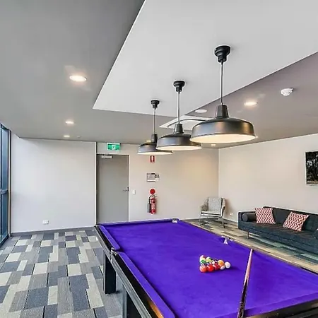 Skyline Luxury Retreat: Gym, Pool & Cinema-2