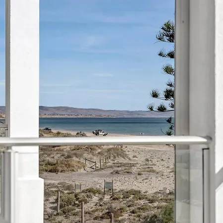 Hamptons-Inspired Waterfront Living On Moana Beach-2