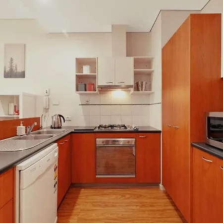 3 Bedroom Townhouse Near Gouger Street - Pets Friendly - Free Parking - Free Wifi-2