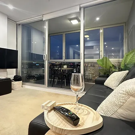 Penthouse Sky View Apartment Cbd 2Br Apartment With Balcony-3