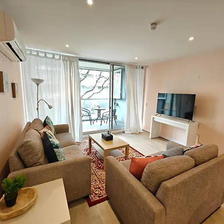 Luxury 2Br Apartment In The Heart Of Cbd-3
