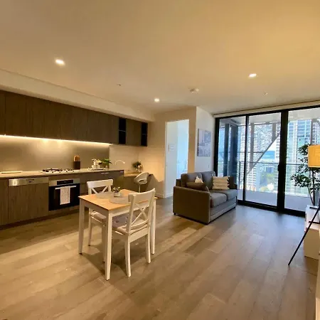 Queen Bed Luxury Parisian Paradise With Amazing City Views & Gym-3