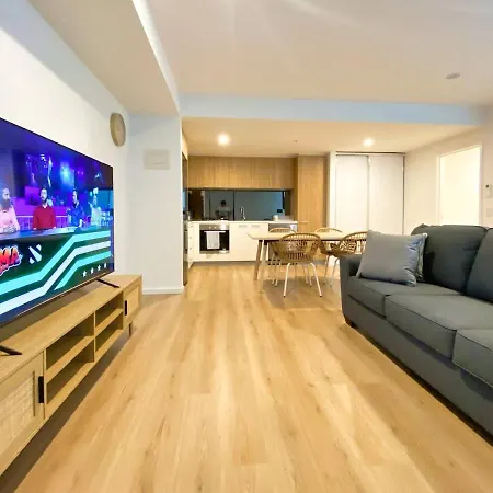 Stunning 2Br Apt @ Adelaide Cbd With Pool-Gym-Bbq-2