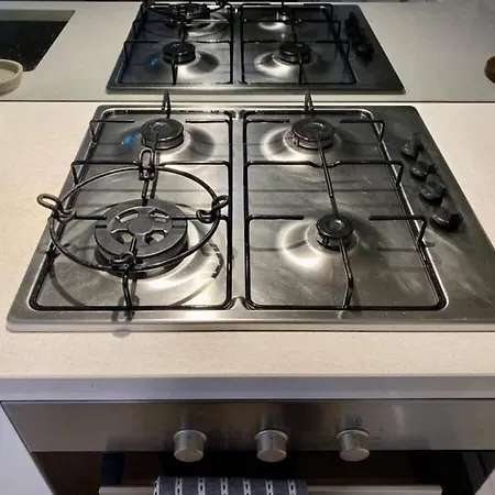 Modern 2Br Apt Adelaide Cbd With Pool-Gym-Bbq-3
