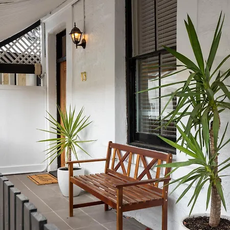 Velvet Cottage - Couple'S City Escape With Courtyard-3
