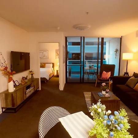 Elegant Cbd Apartment - Free Car Park - Prime Central Location - Balcony - Newly-Renovated Bathroom - Waypoint Cbd Stay By Centera-3