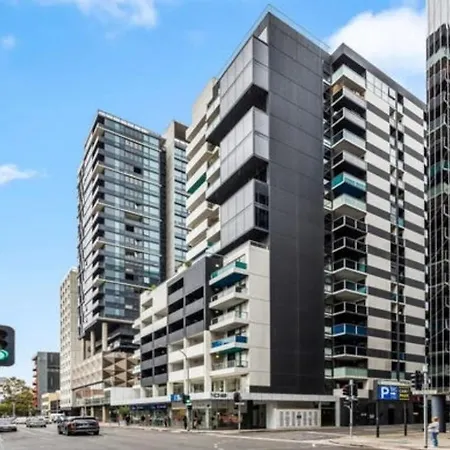 Elegant Cbd Apartment - Free Car Park - Prime Central Location - Balcony - Newly-Renovated Bathroom - Waypoint Cbd Stay By Centera-2