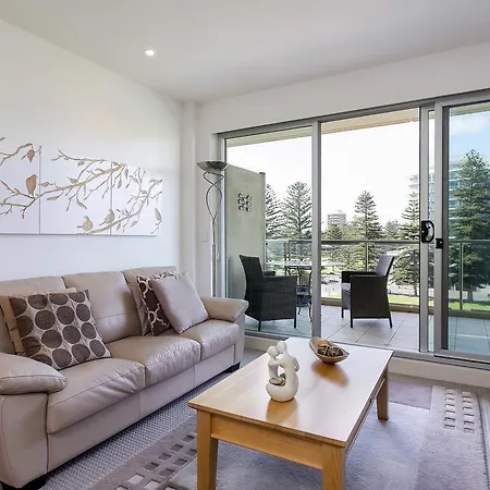 Glenelg Holiday Apartments-Pier Direct Beach Front Free Parking-3
