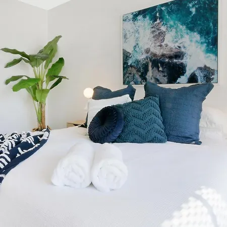 Lux 2Br Apt On Hindmarsh Sq-Pool-Gym-Parking-3