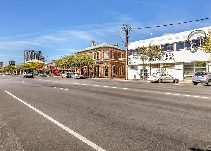 435/247 Gouger St. Ex Hotel Room In The City Adelaide