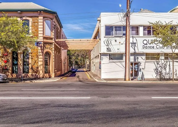 435/247 Gouger St. Ex Hotel Room In The City Adelaide