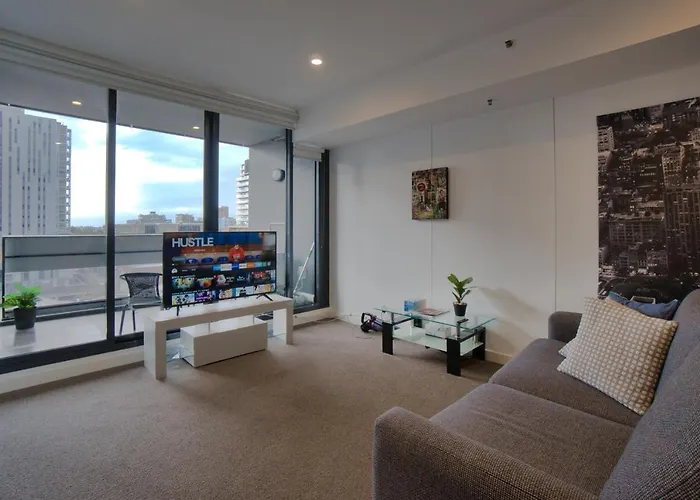 Modern 2 Bedroom Apartment - Adelaide Cbd