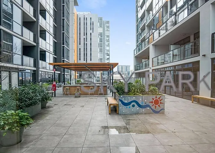 Stunning Views 2Br Luxury Pool Parking Gym Wifi Apartment Adelaide