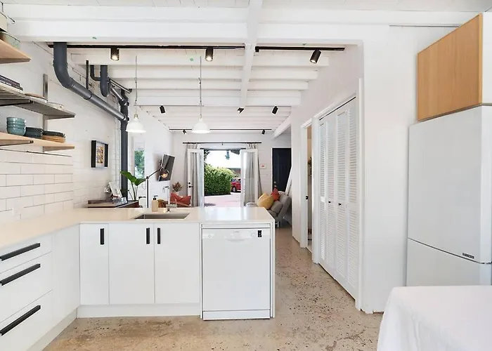 Stylish, Comfortable And Pet Friendly Home In The Heart Of Kensington Adelaide