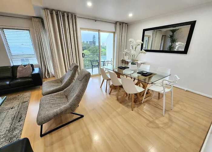 Spacious 4 Bedroom And 2 Bathrooms City Apartment Adelaide