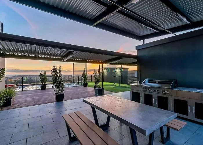 Isaac - The Cityscape View Apartment Adelaide