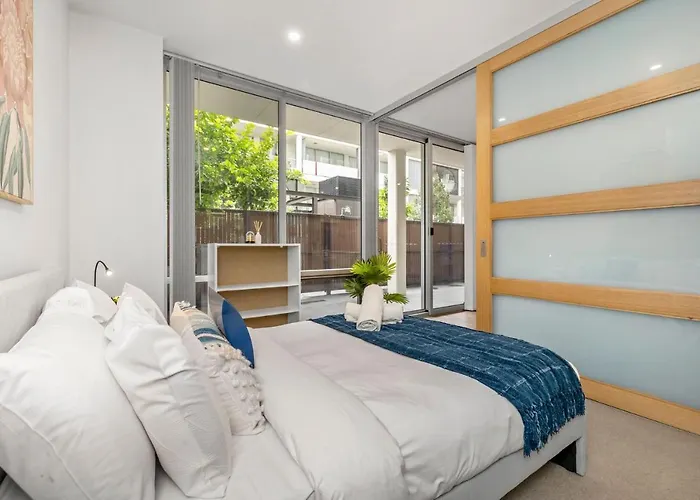 Rose - The Fringe Escape Apartment Adelaide