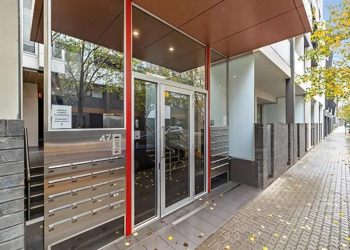 Rose - The Fringe Escape Apartment Adelaide