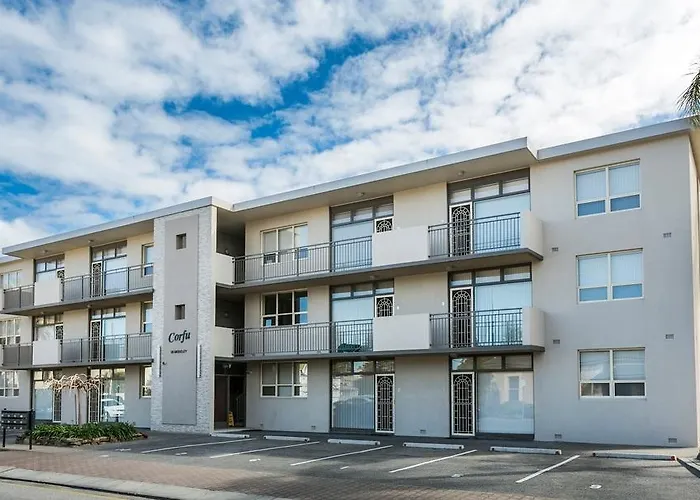 Glenelg Holiday Apartments - Corfu 200 Meters To The Beach Free Parking Adelaide
