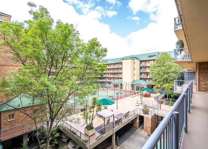 Sage On Bewes - Relaxed Cbd Base With Tennis Court Adelaide