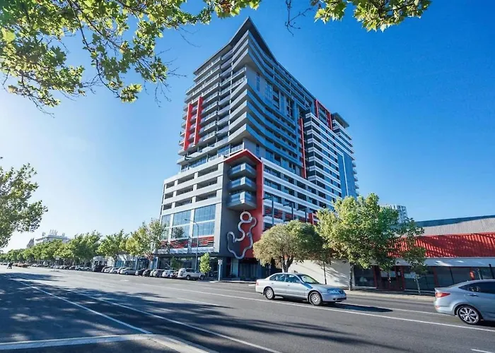 Sky High On Grote - An Elevated Inner-City Stay Adelaide