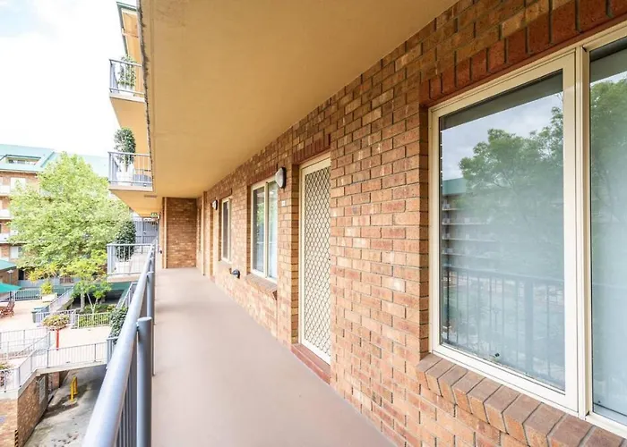 Sage On Bewes - Relaxed Cbd Base With Tennis Court Adelaide