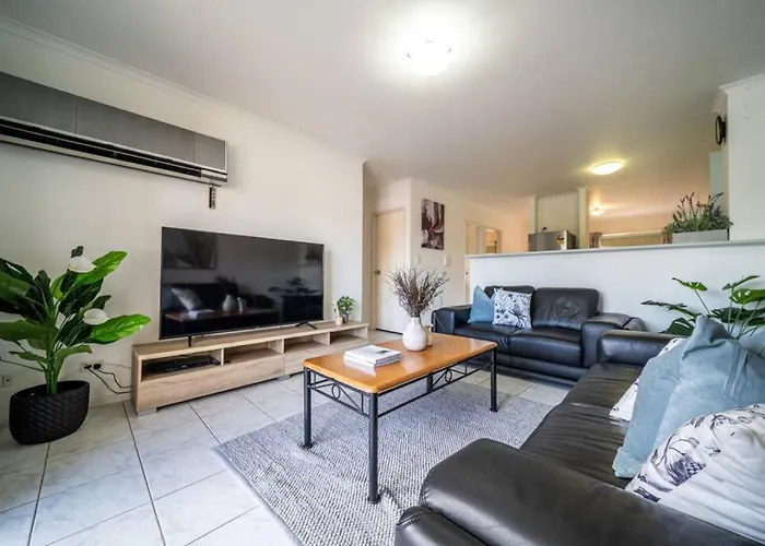 Sage On Bewes - Relaxed Cbd Base With Tennis Court Adelaide