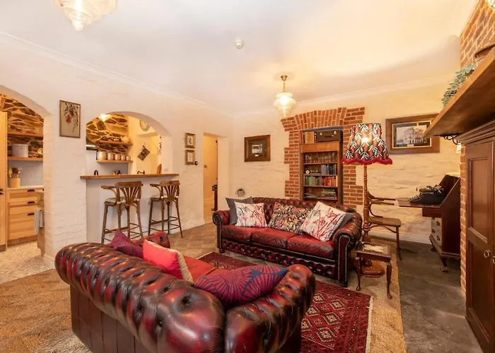 The Burrow On Botanic - Timeless Elegance In The Cbd Apartment Adelaide