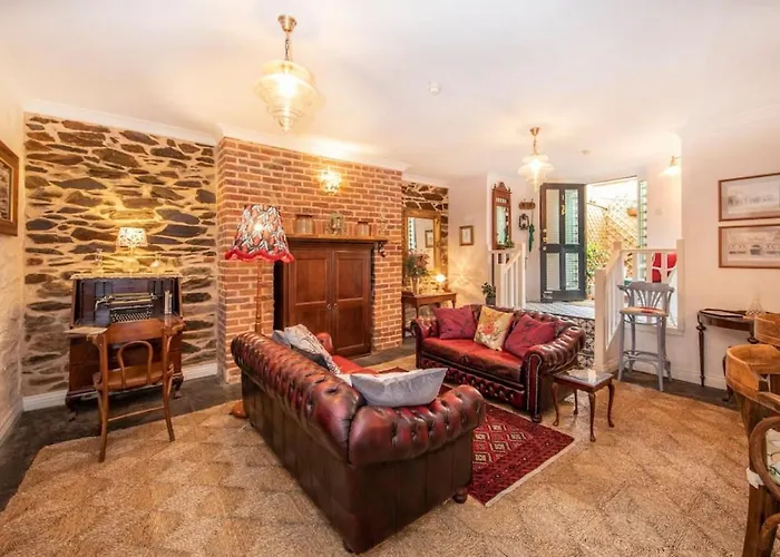 The Burrow On Botanic - Timeless Elegance In The Cbd Apartment Adelaide
